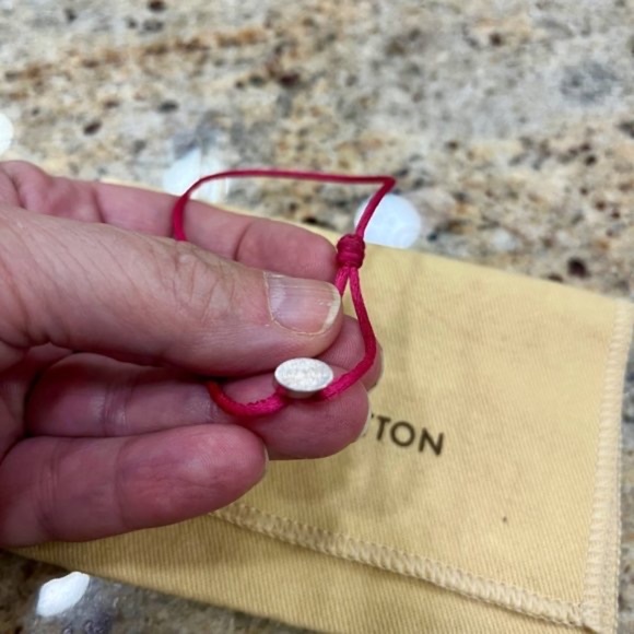 Louis Vuitton Lockit Bracelet Fuchsia pink cord and silver lock, UNICEF - Picture 3 of 7
